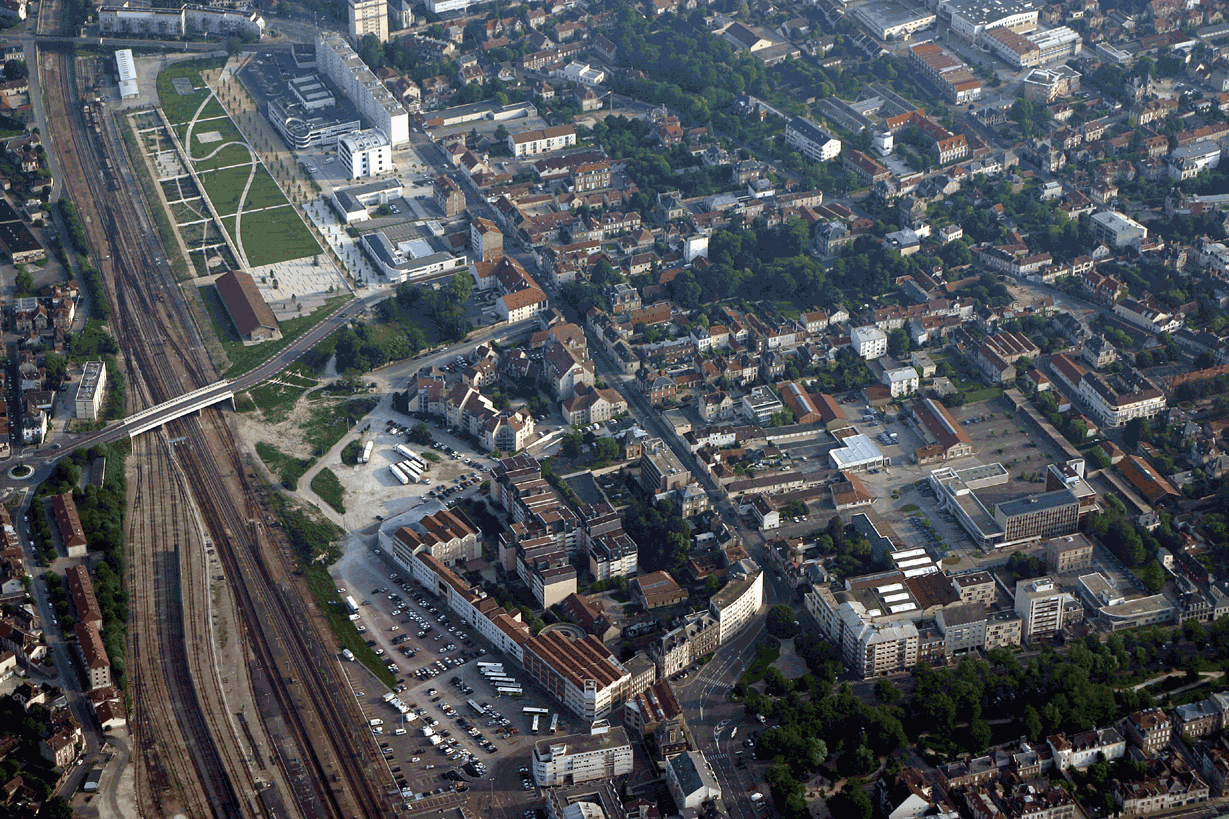 Aube : site gare de Troyes hôtel bureaux photo aérienne