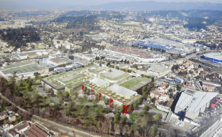 Marseille : le Village des Marques de la Valentine devant la CDAC