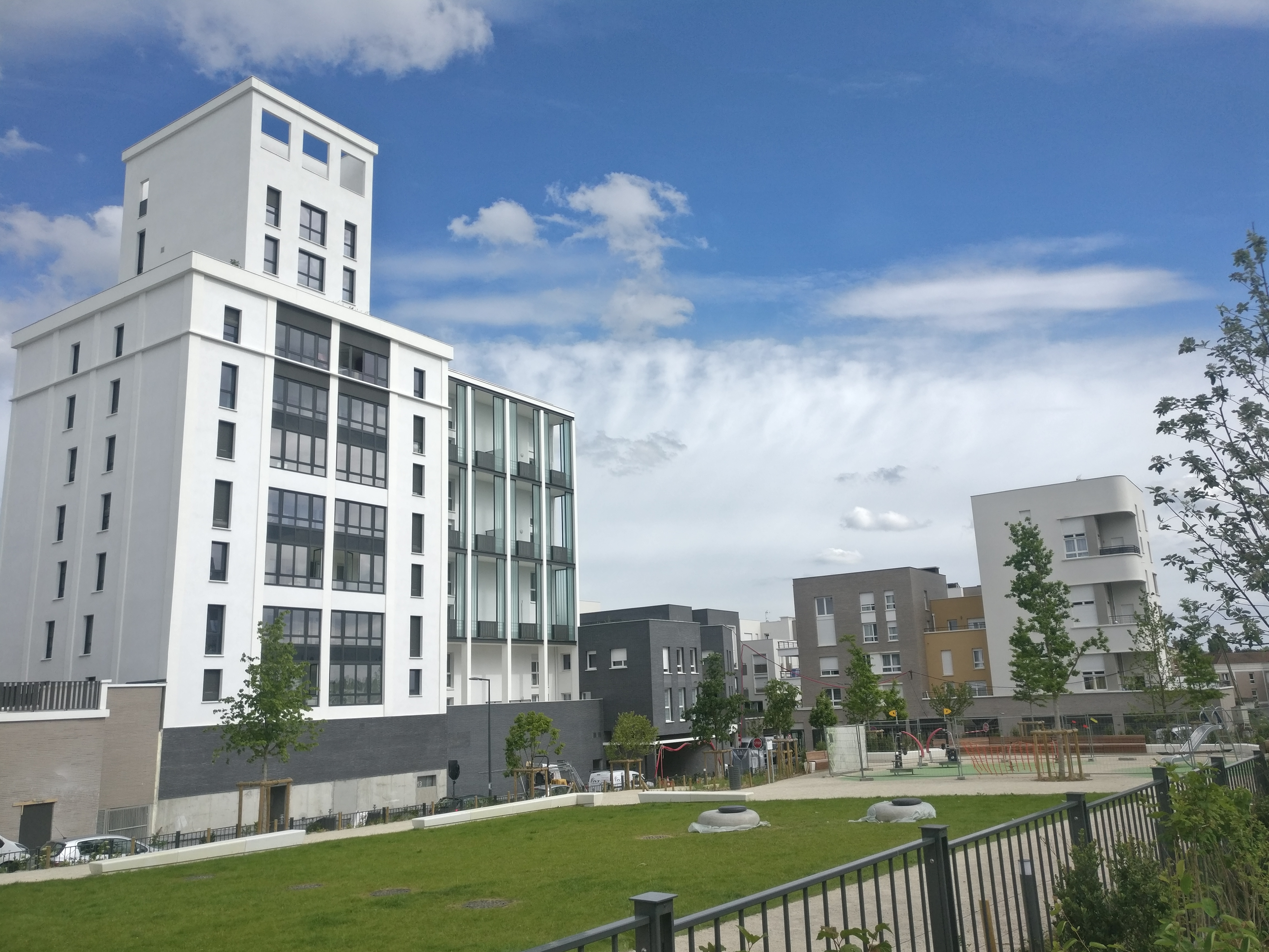 Louvres Puiseux : vue quartier gare sud parc et silo