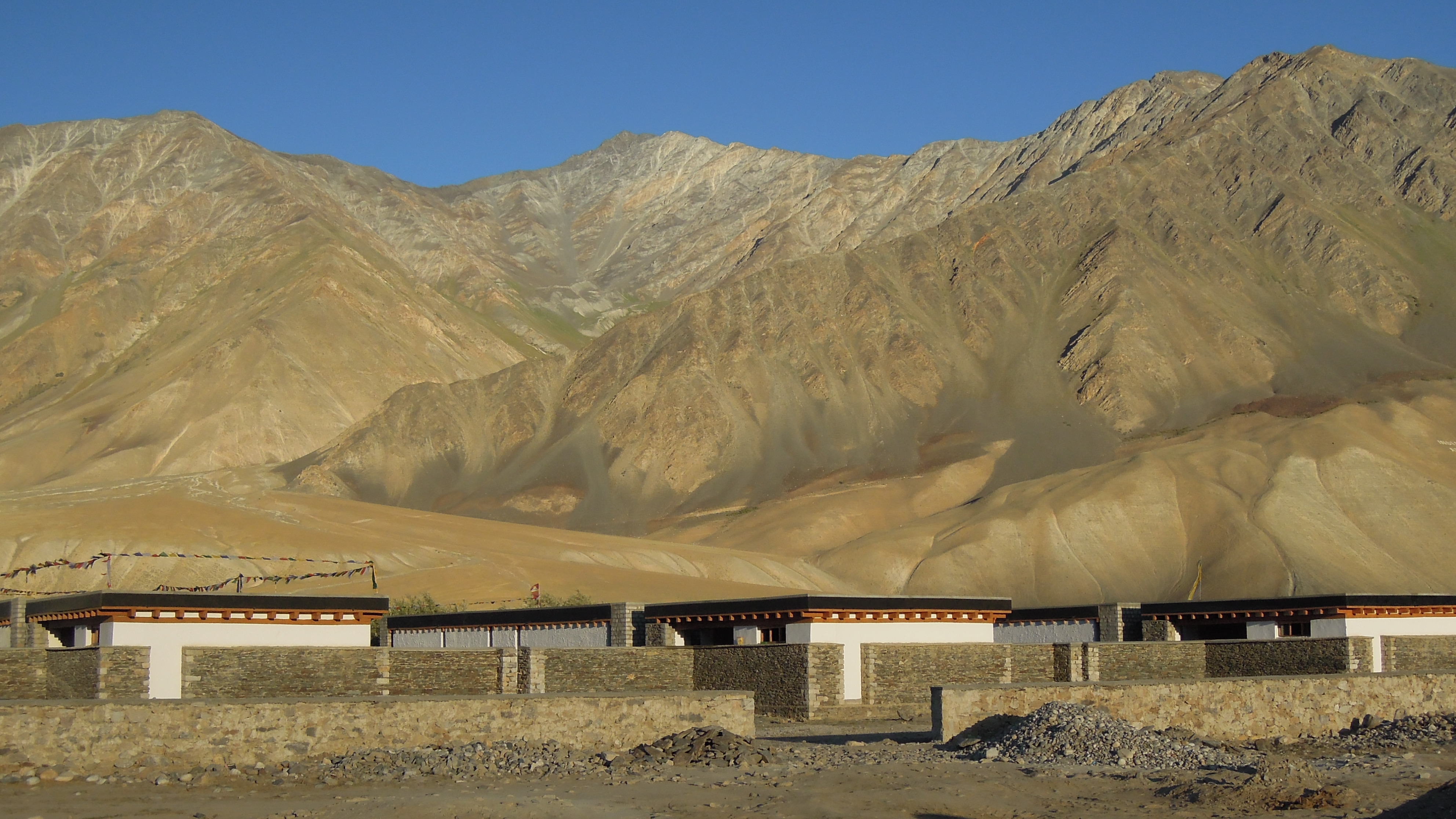 1. Atelier Tanka - Ecole - Himalaya - Inde ©Douchan Palacios.JPG