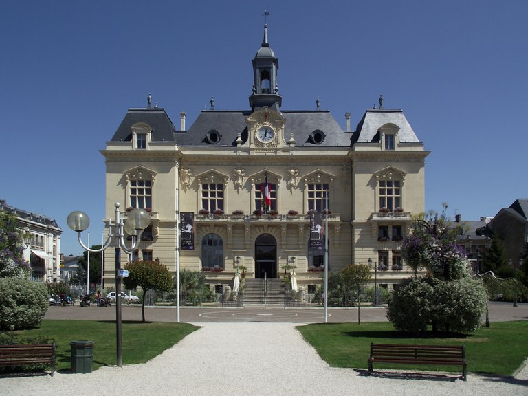 Mairie_de_Tarbes_(Hautes-Pyrénées,_France).jpg