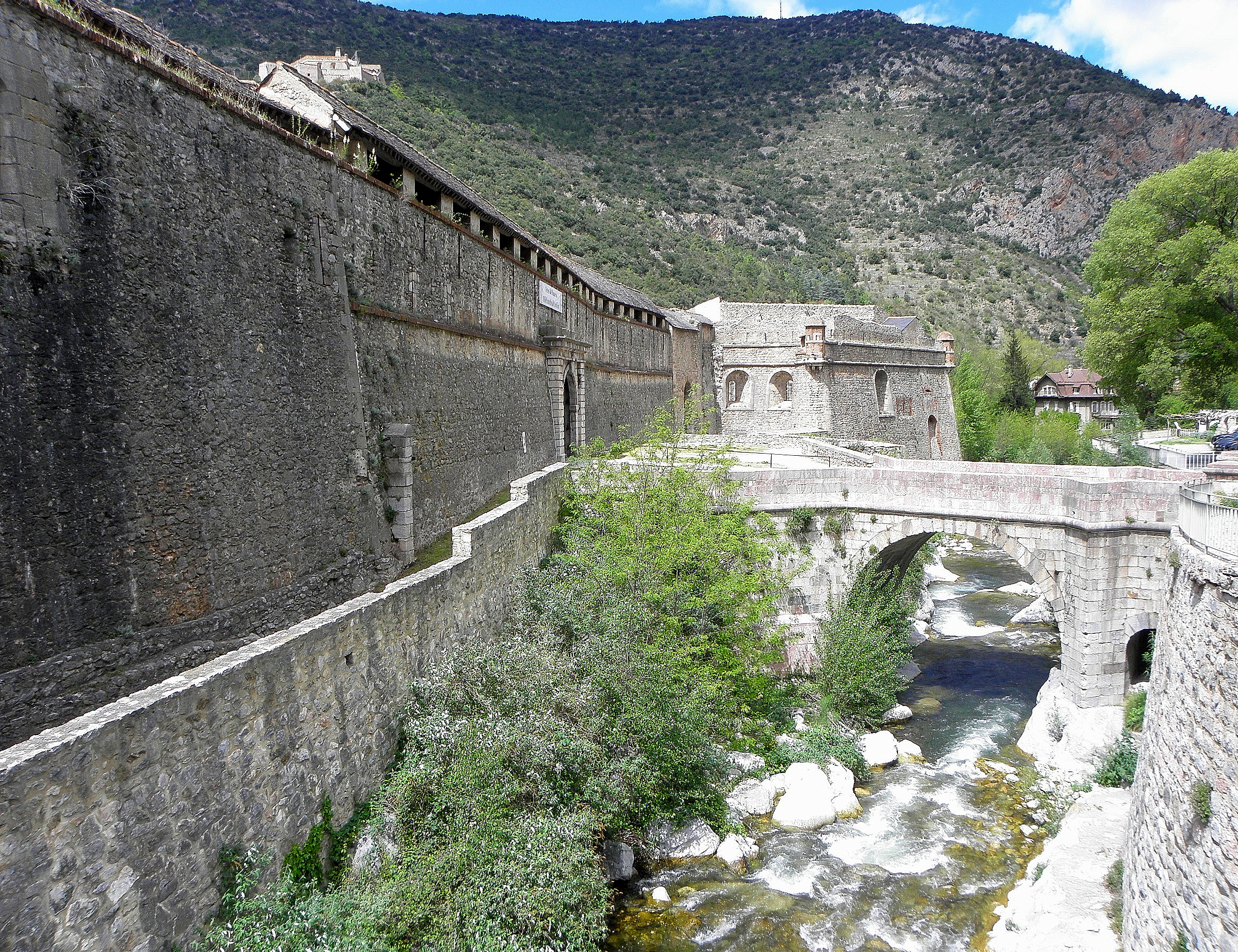 Villefranche-de-Conflent_(66)_Remparts_02.jpg