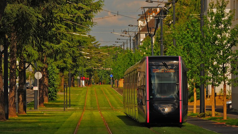 tram quartier europe.jpg