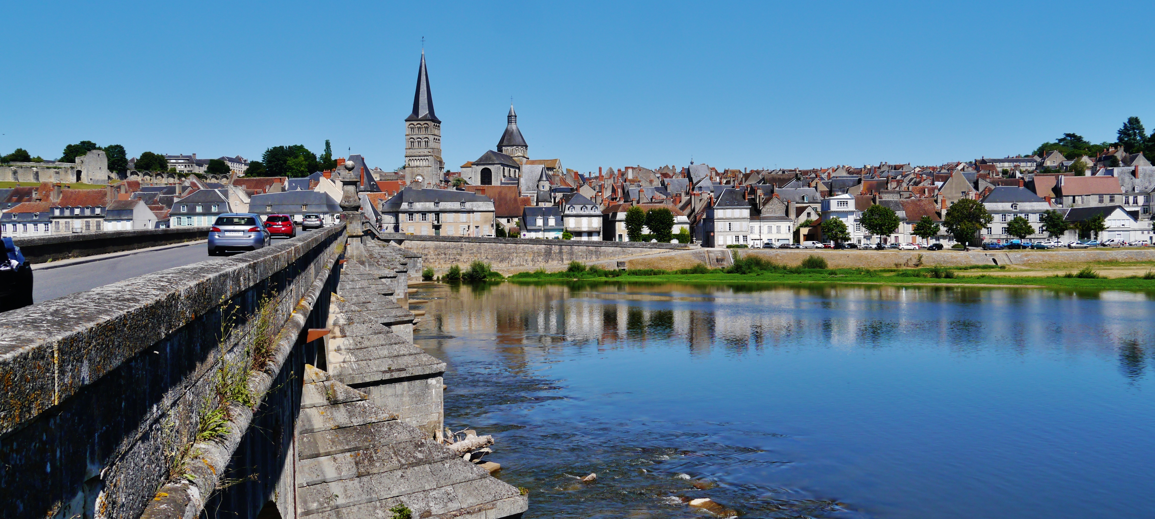 La_Charité-sur-Loire_Stadtpanorama_06.jpg