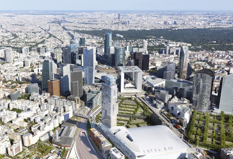 La_Defense_2025_Skylines-Vue_de_derriere_03_2024.jpg