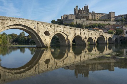 Pont_Vieux_et_Cathédrale_Saint-Nazaire_de_Béziers_cf02.jpg