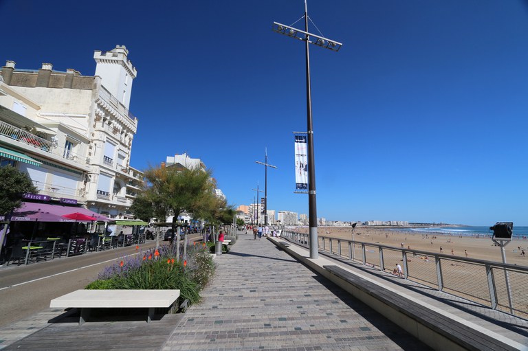 Les sables d'Olonne promenade - Yves LC CCBYSA.jpg