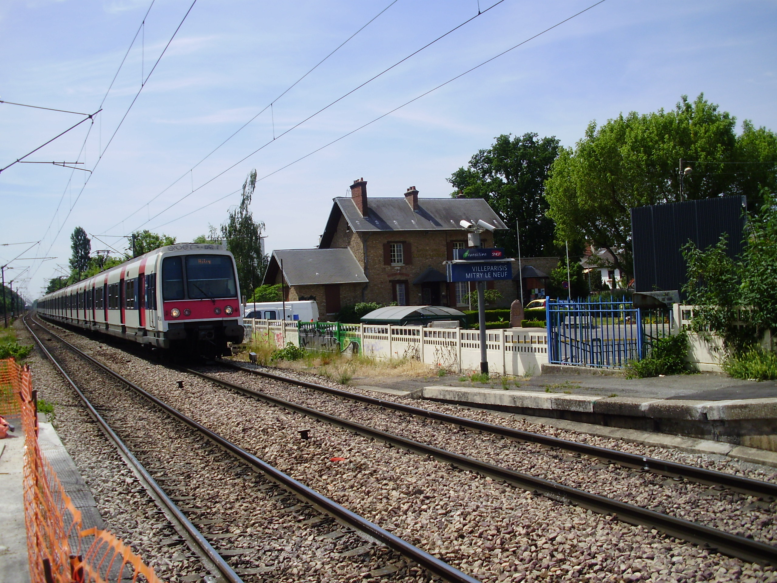 Gare_de_Villeparisis_-_Mitry-le-Neuf Geralix CC-BY-SA.jpg