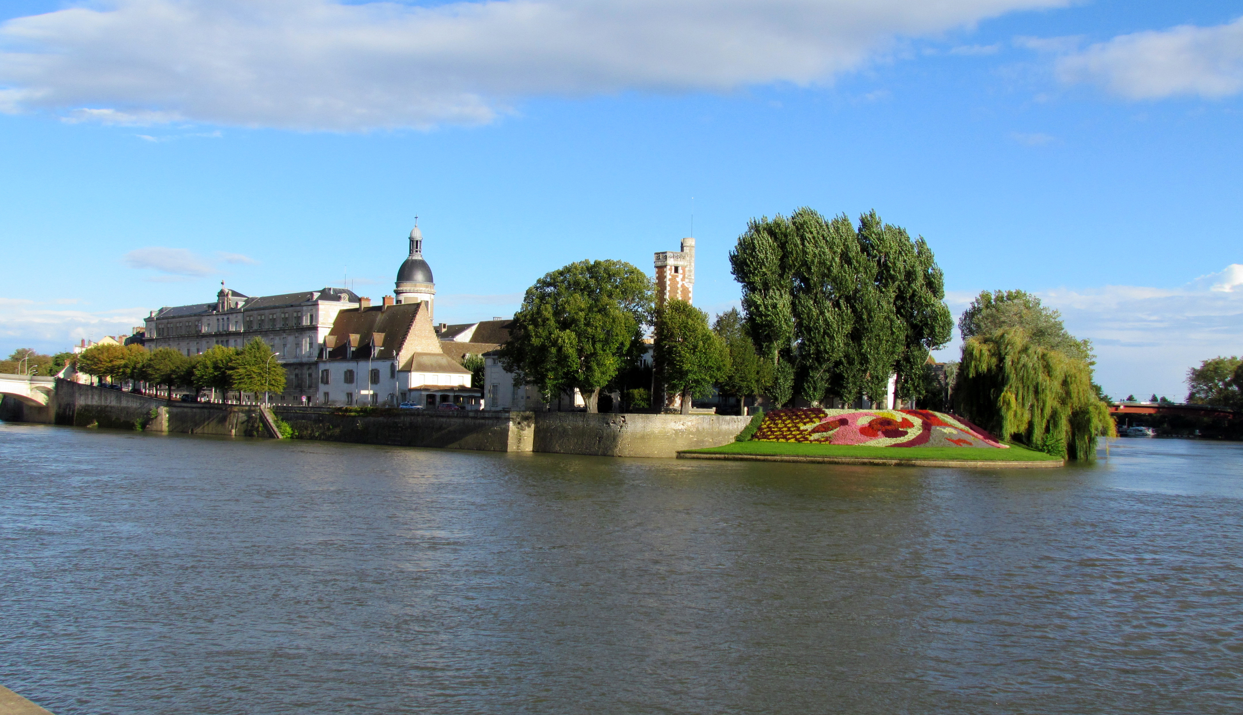 Chalon-sur-Saône - Ancien Hôpital Saint-Laurent - Pointe Ouest de l'île - Daniel Culsan 2012 CCBYSA.JPG