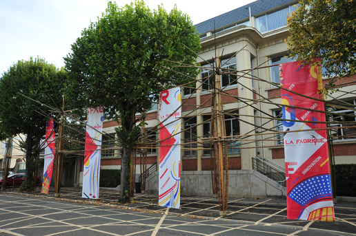 Fabrique_facade_rue_avec_baches.jpg