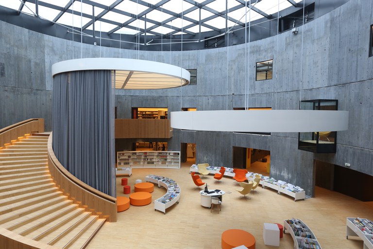 Le Havre - Grand Cap - Volcan - Atrium bibliothèque Oscar Niemeyer Philippe Bréard CCBYSA.jpg