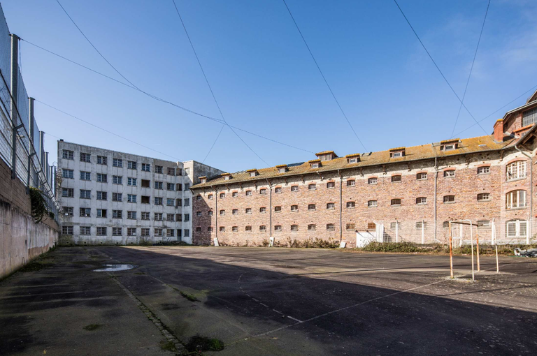 Rennes-prison_vue cour.png