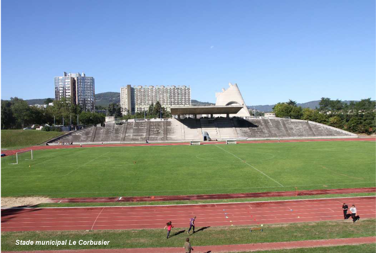 Firminy Stade Le Corbusier.png