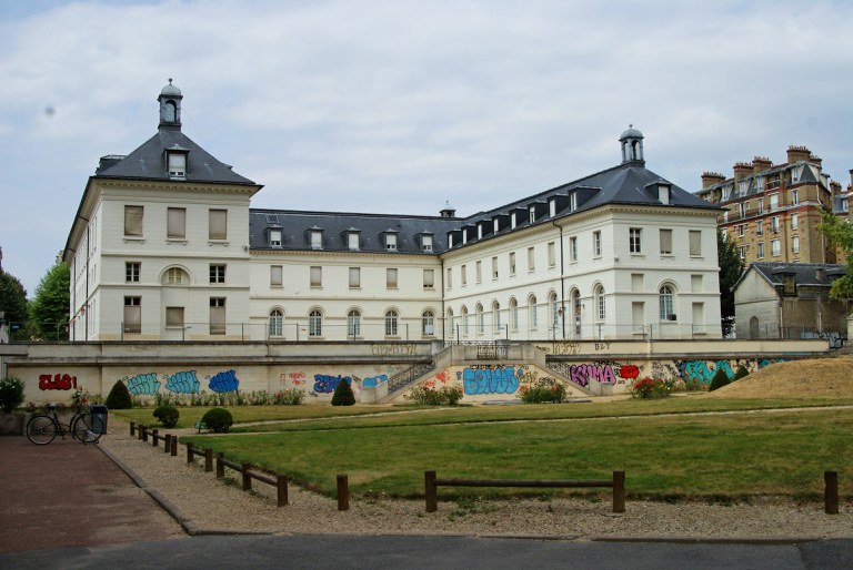 Hôpital_La_Rochefoucauld_Paris_facade_René_Coty.jpg