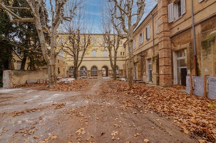 Aix_Precheurs_cour_des_Platanes.jpg