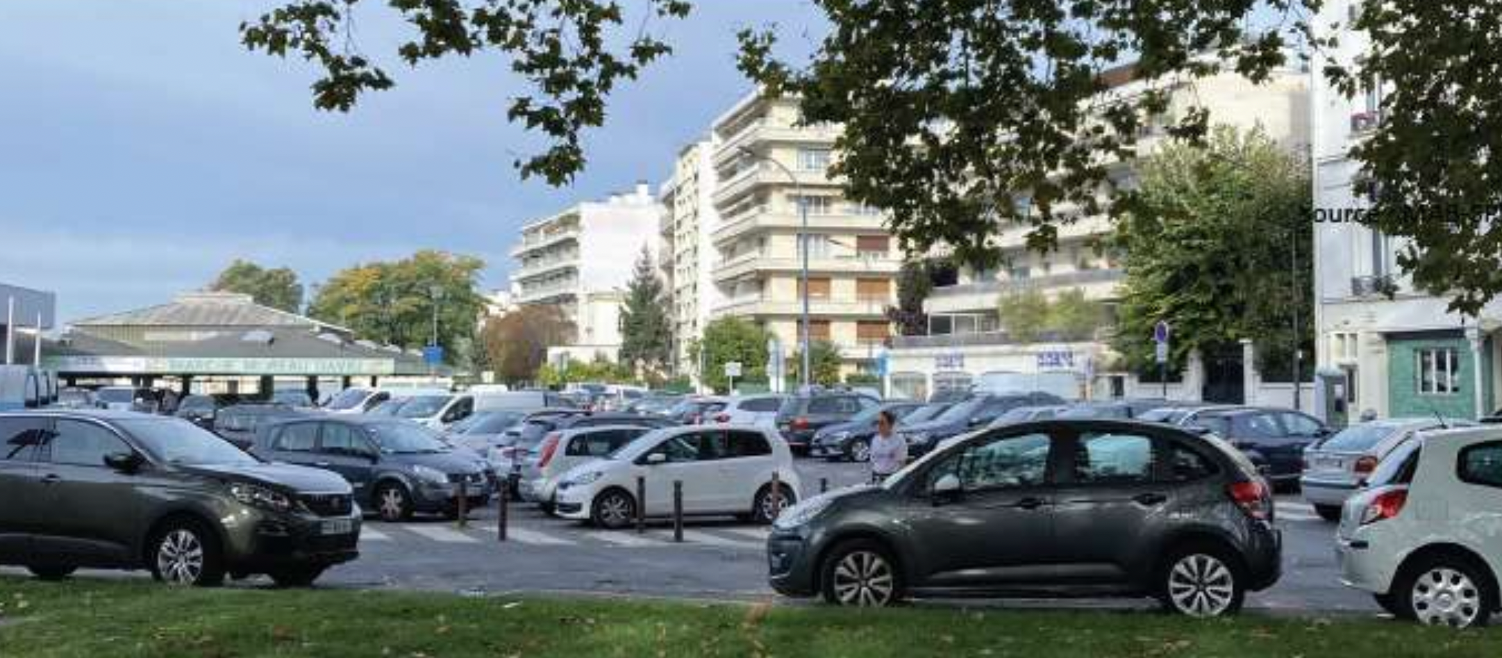 Fontenay-sous-Bois_parvis_gare.png