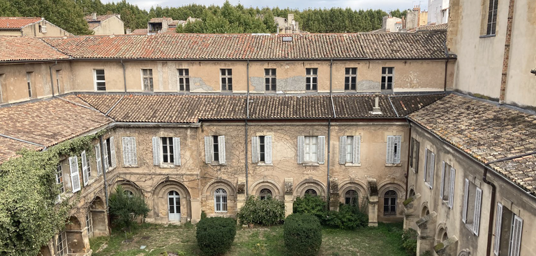 Aix-en-Provence_Couvent_des-precheurs_Cour_d'appel.png