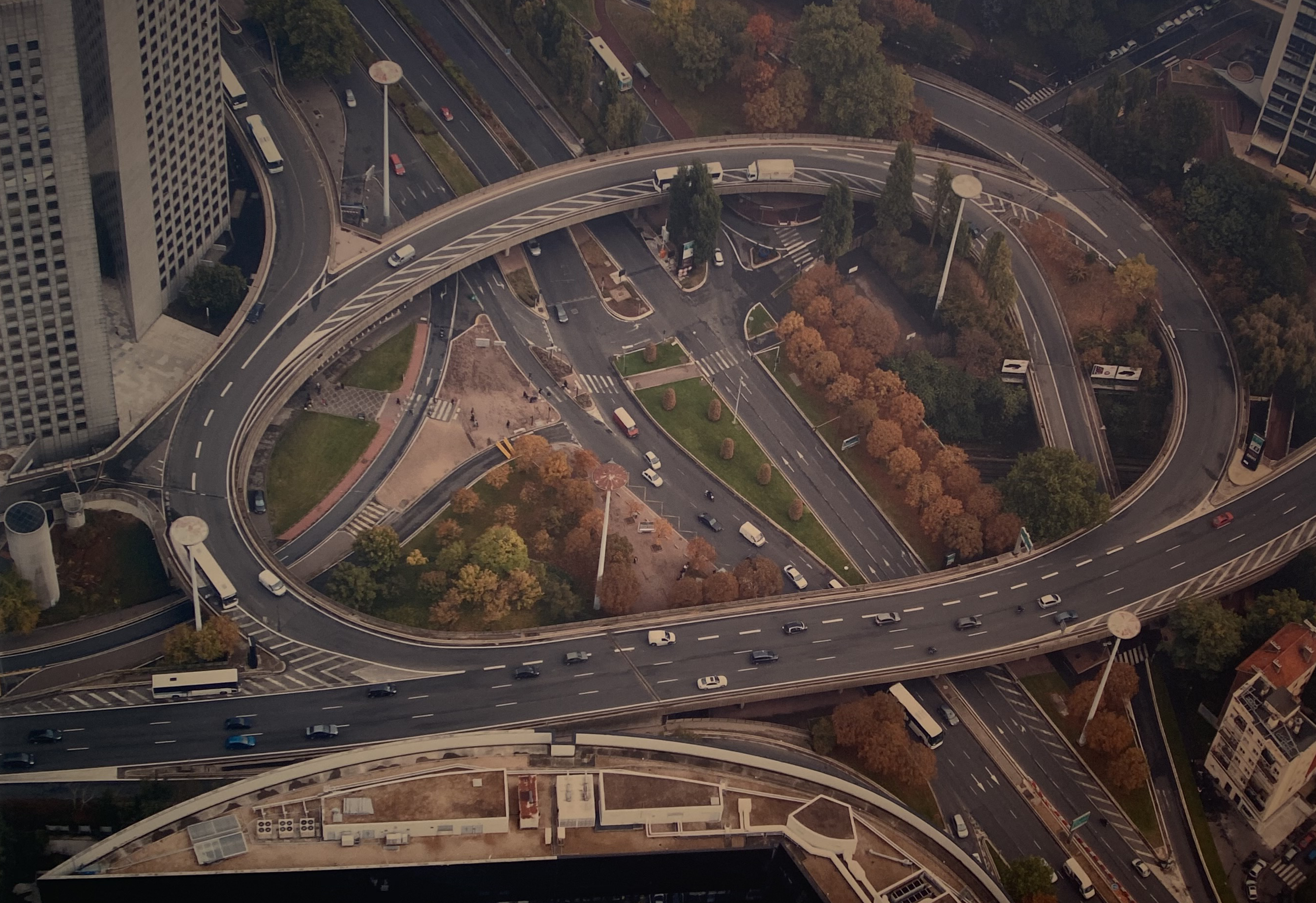 Paris La Défense_photo de l'échangeur routier.png