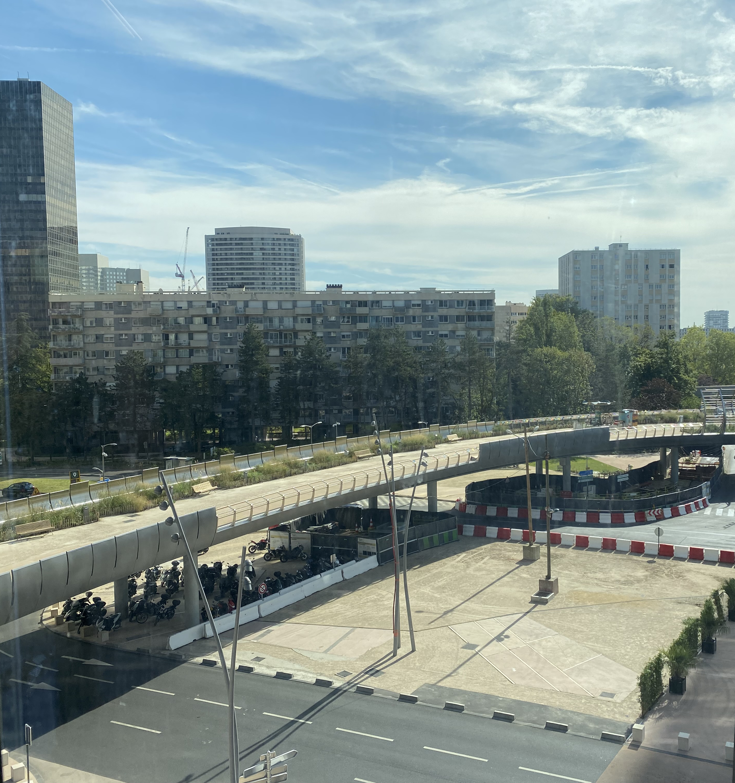 Paris La Défense_Rose de Cherbourg 2.png