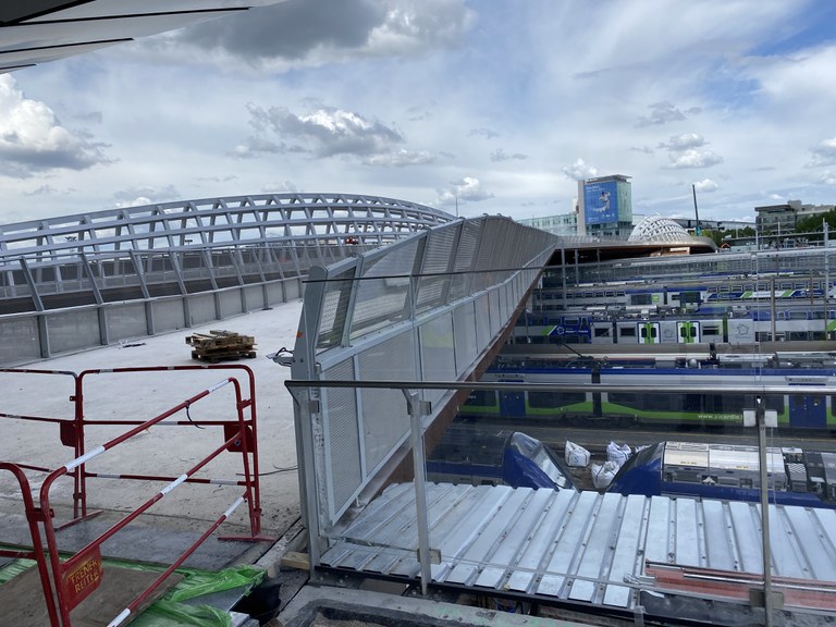 Saint-Denis-Pleyel gare GPE_passerelle.jpg