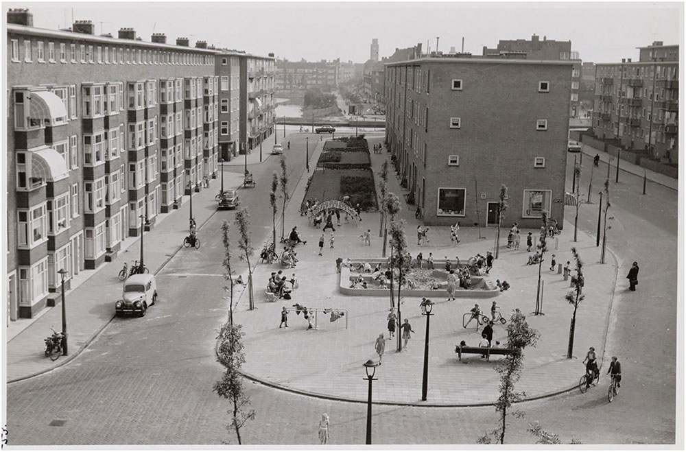 van-eyck-playgrounds-07-crédit The Amsterdam City Archive.jpg